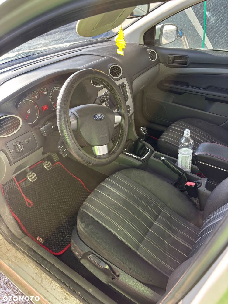 Ford Focus 1.6 TDCi cDPF Ambiente - 6