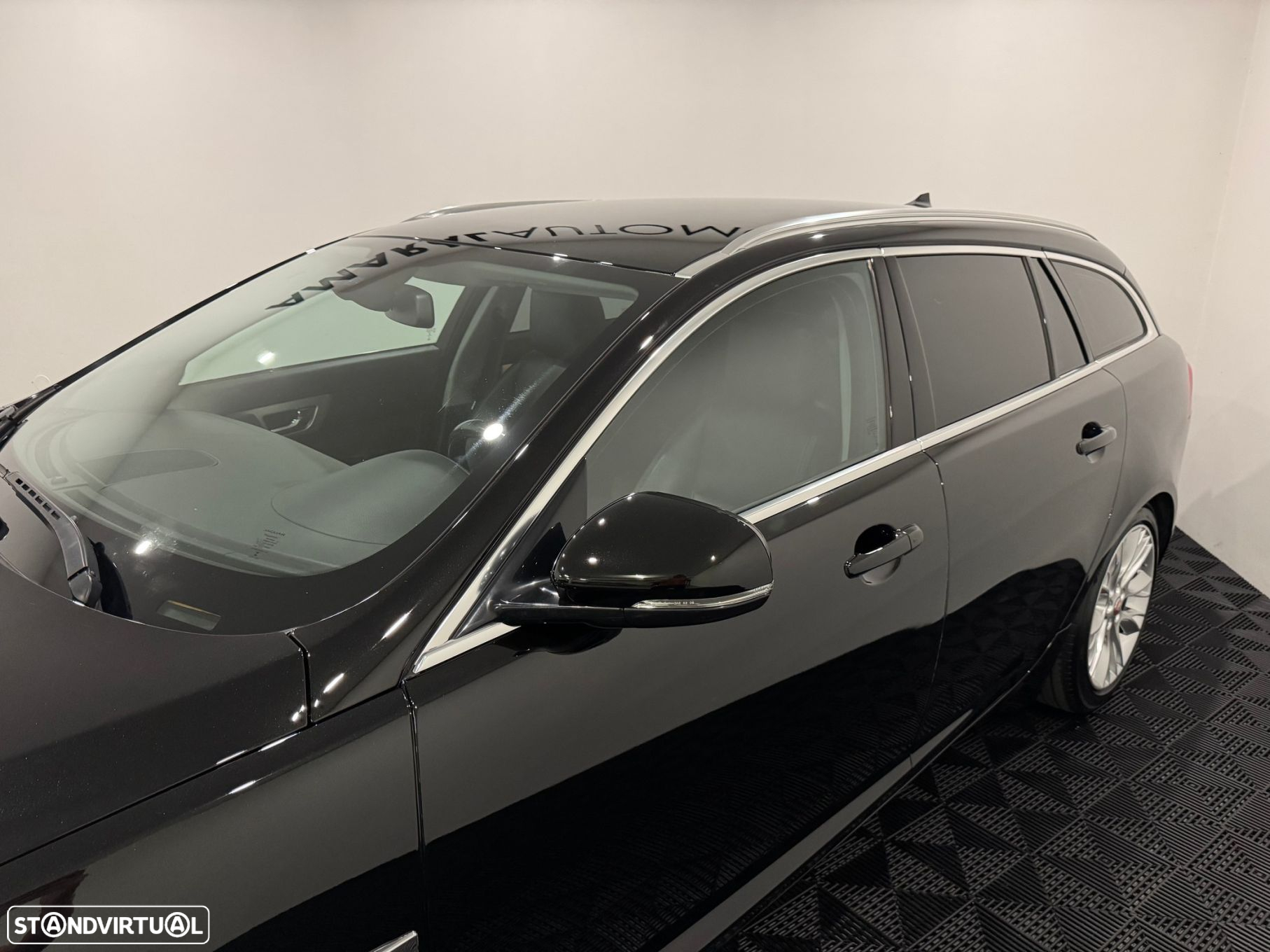 Jaguar XF Sportbrake 2.2 D Premium Luxury - 17
