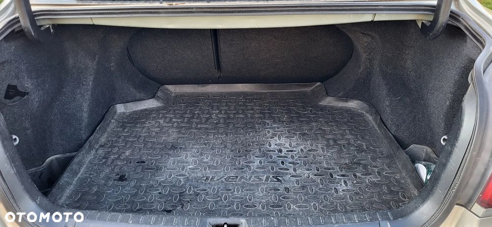 Toyota Avensis - 7