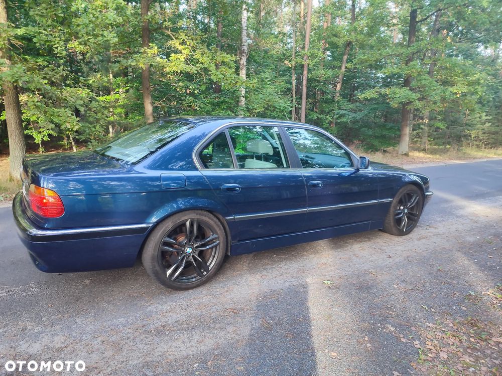 BMW Seria 7 735i - 11