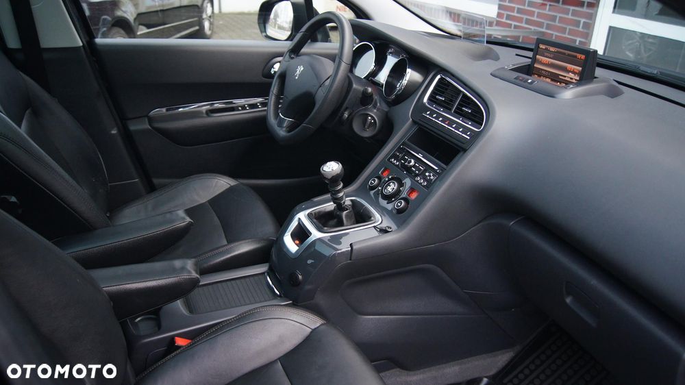 Peugeot 5008 2.0 HDi Allure 7os - 17