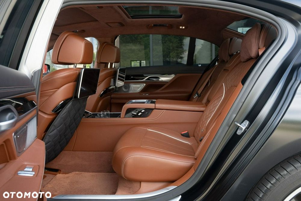 BMW Seria 7 M760Li xDrive - 23