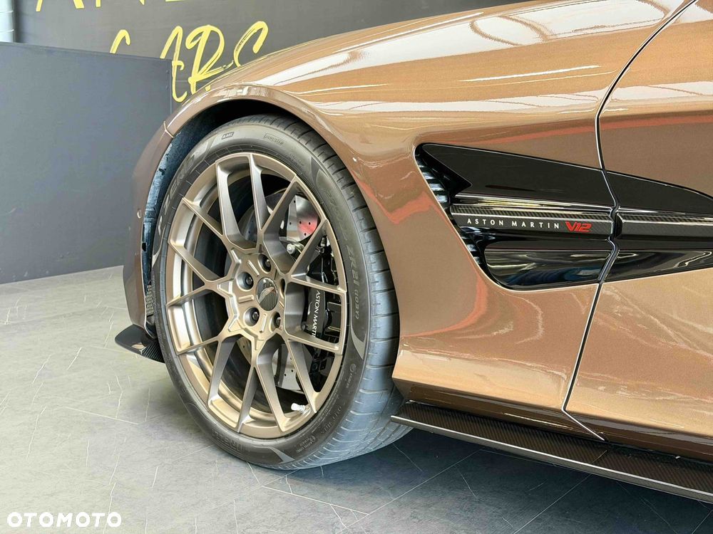 Aston Martin Vanquish - 30