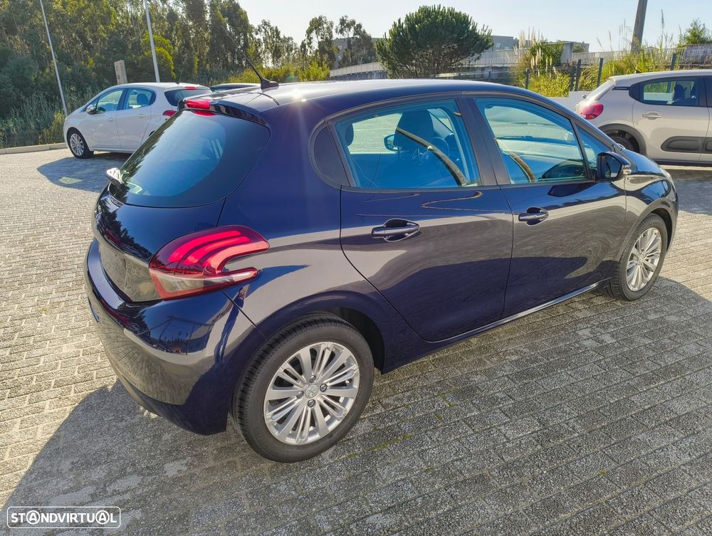 Peugeot 208 1.2 PureTech Signature - 8