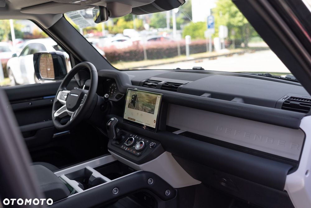 Land Rover Defender 3.0 D300 mHEV X-Dynamic HSE - 11