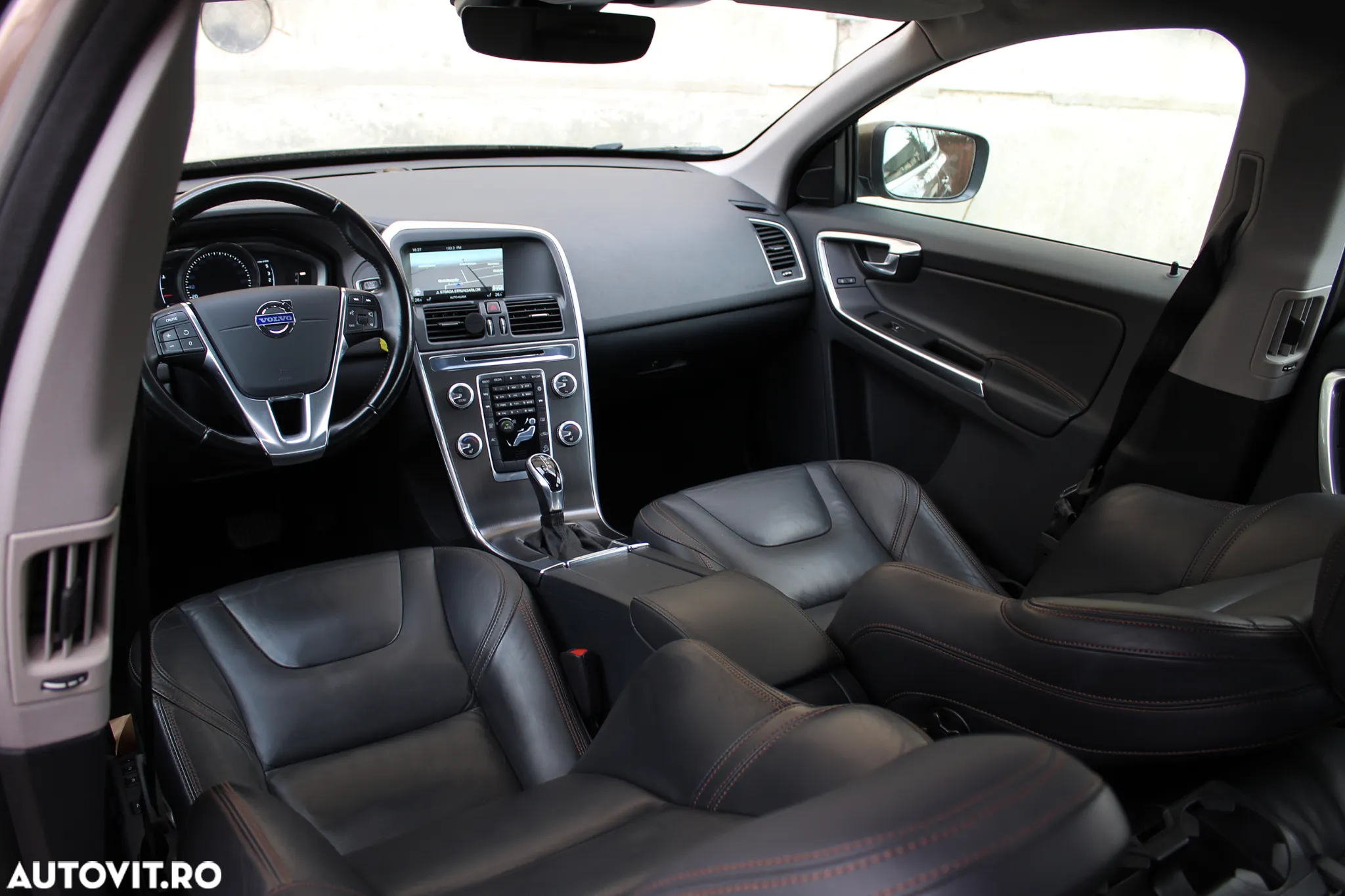 Volvo XC 60 D5 AWD Geartronic Summum - 11