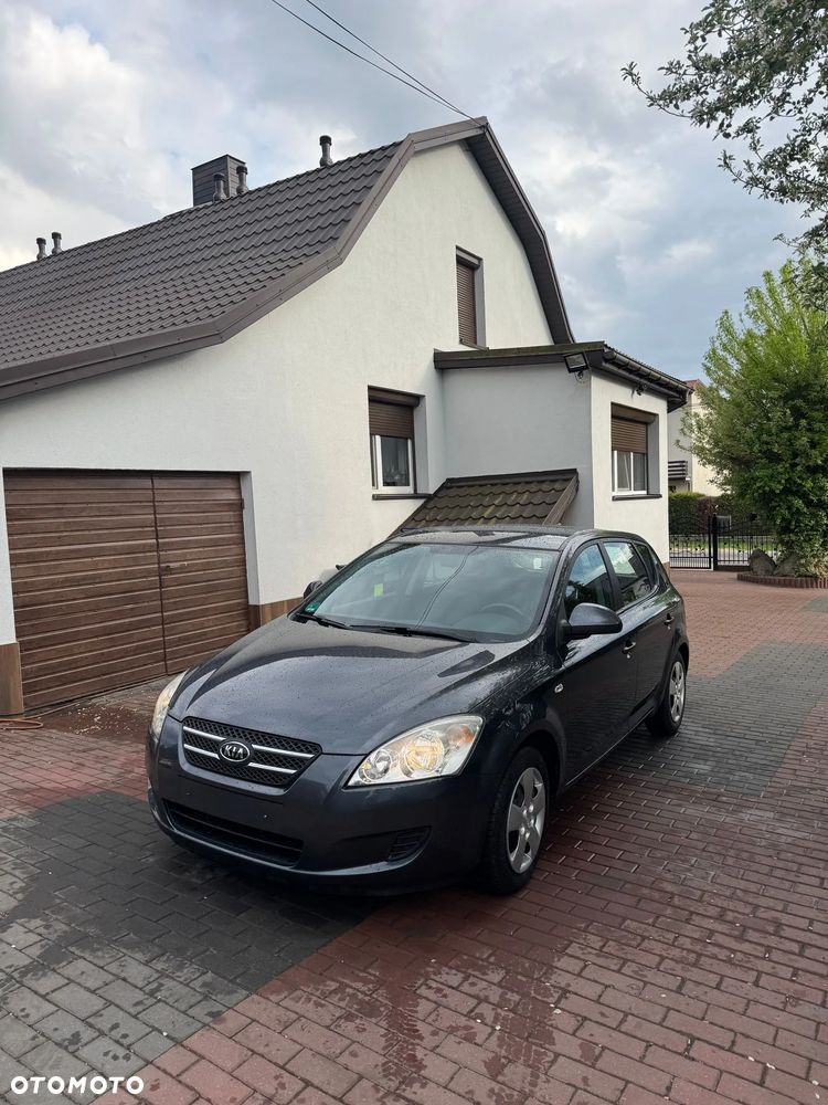 Kia Ceed - 1