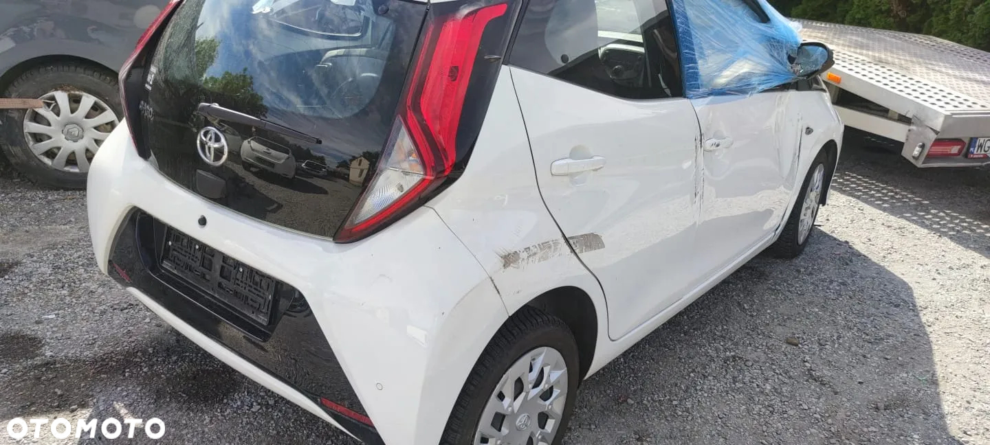 Toyota Aygo 1.0 b-gaz 2019r cały na cześci kolor 086 - 8