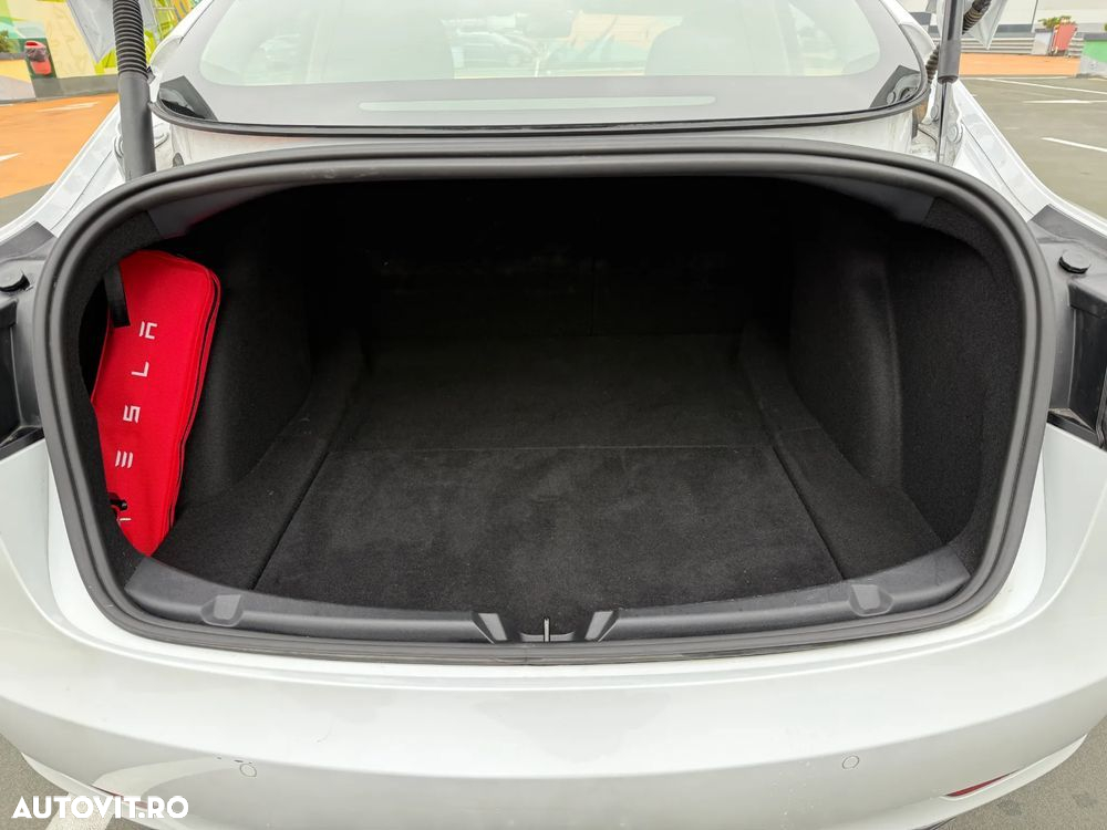 Tesla Model 3 Long Range - 8