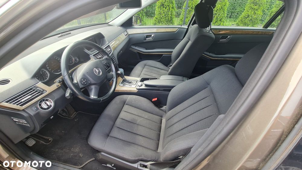 Mercedes-Benz Klasa E 250 CGI BlueEFFICIENCY 7G-TRONIC Avantgarde - 6