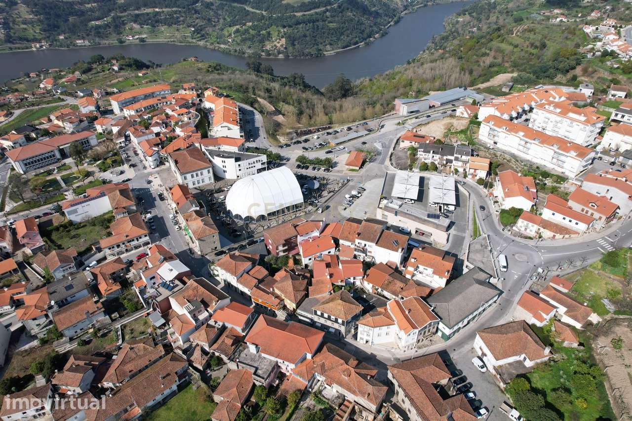 Edifício junto ao Mercado e Câmara Municipal - Investimento - Grande imagem: 5/7