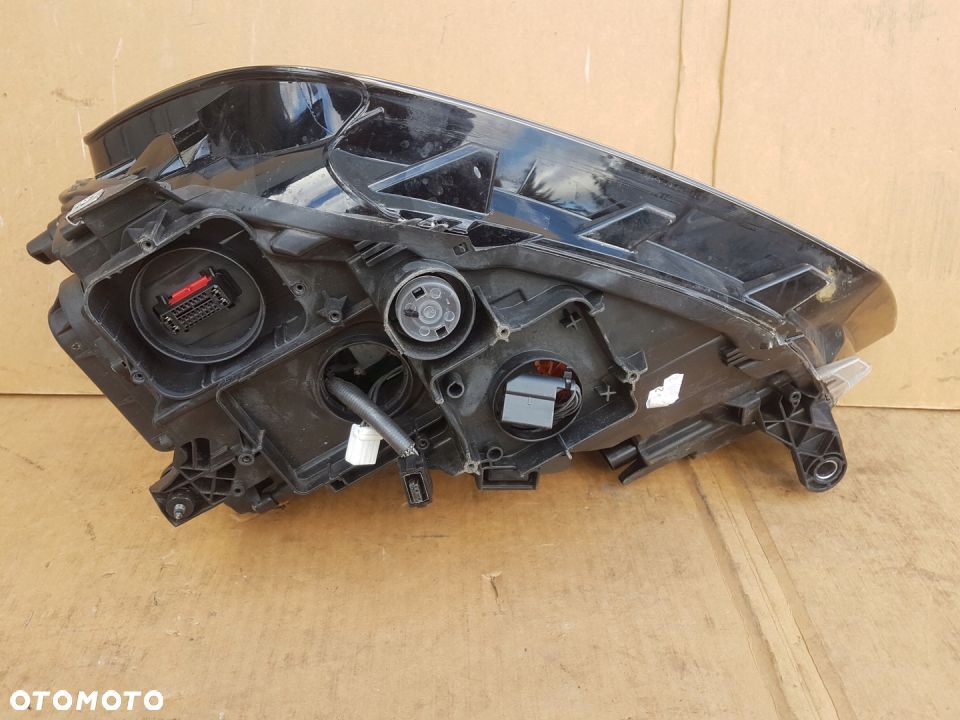 VW GOLF SPORTSVAN LAMPA PRAWA XENON 517941034B - 4