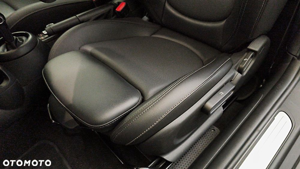 MINI Cooper Classic Trim - 18