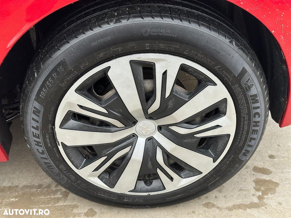 Peugeot 208 1.2 L PureTech STT Allure - 38