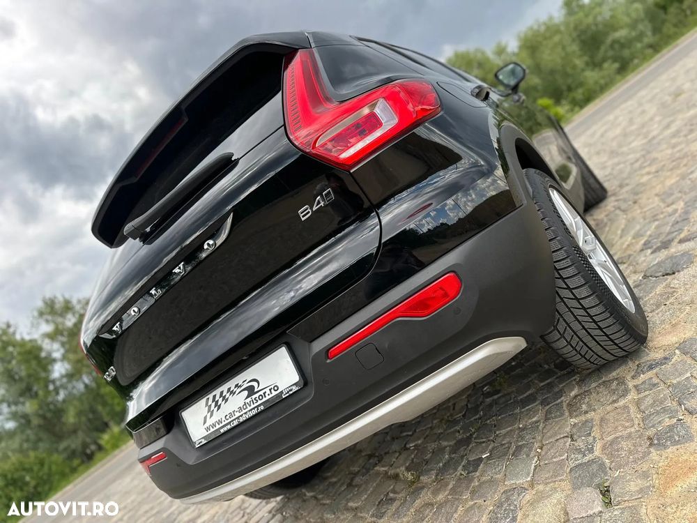 Volvo XC 40 B4 B AWD Geartronic Momentum Pro - 11
