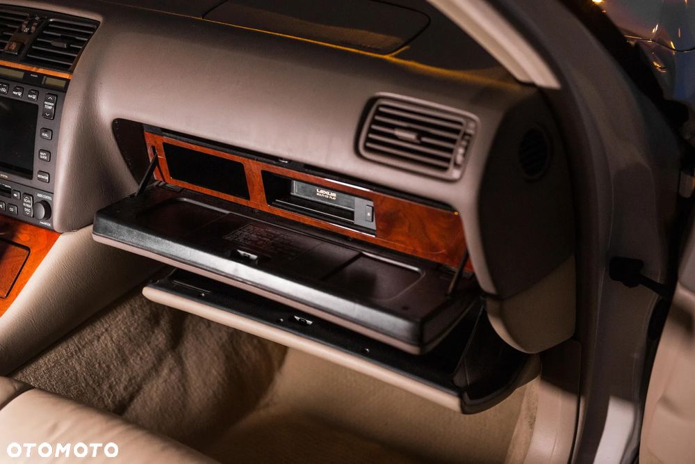 Lexus LS 400 - 24