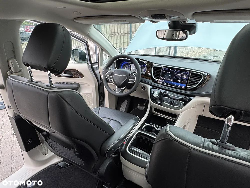 Chrysler Pacifica - 22