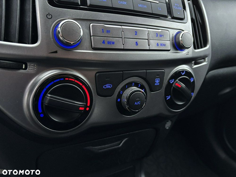 Hyundai i20 1.2 Fifa World Cup Edition - 16