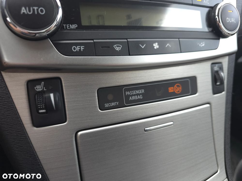 Toyota Avensis 2.0 Prestige NAVI MS - 34