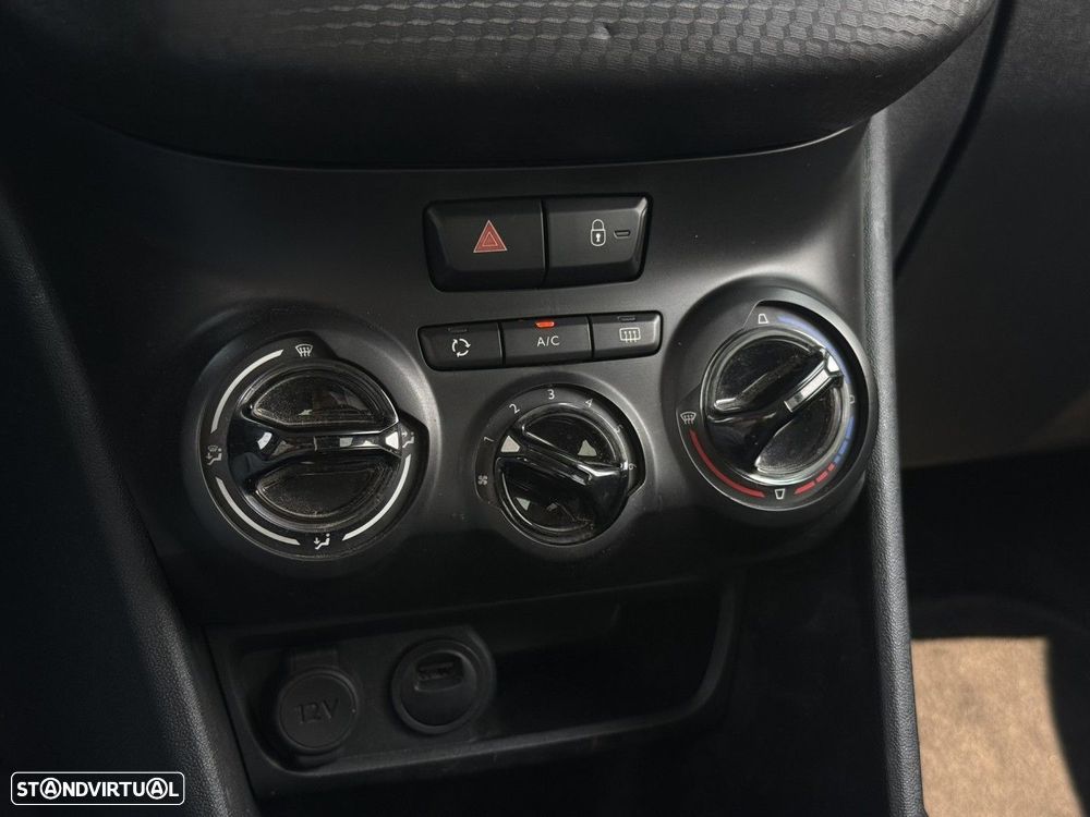 Peugeot 208 1.2 PureTech Signature — fotografia 12