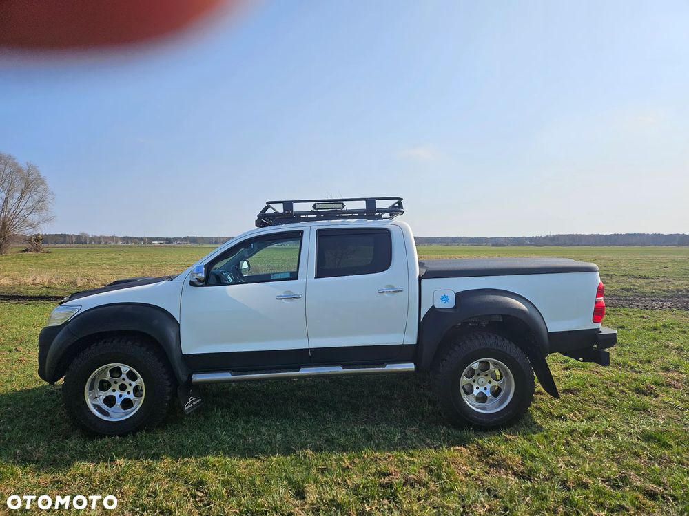 Toyota Hilux 3.0 D-4D Invincible - 3