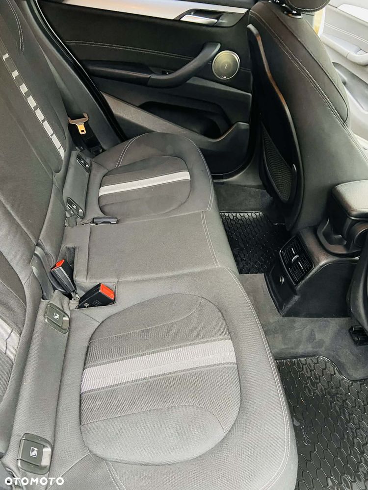 BMW X1 sDrive18d xLine - 30