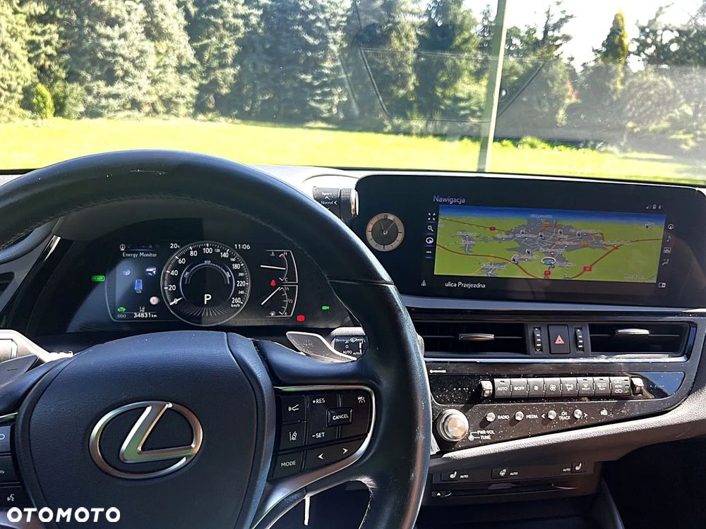 Lexus ES 300h Business Edition - 6