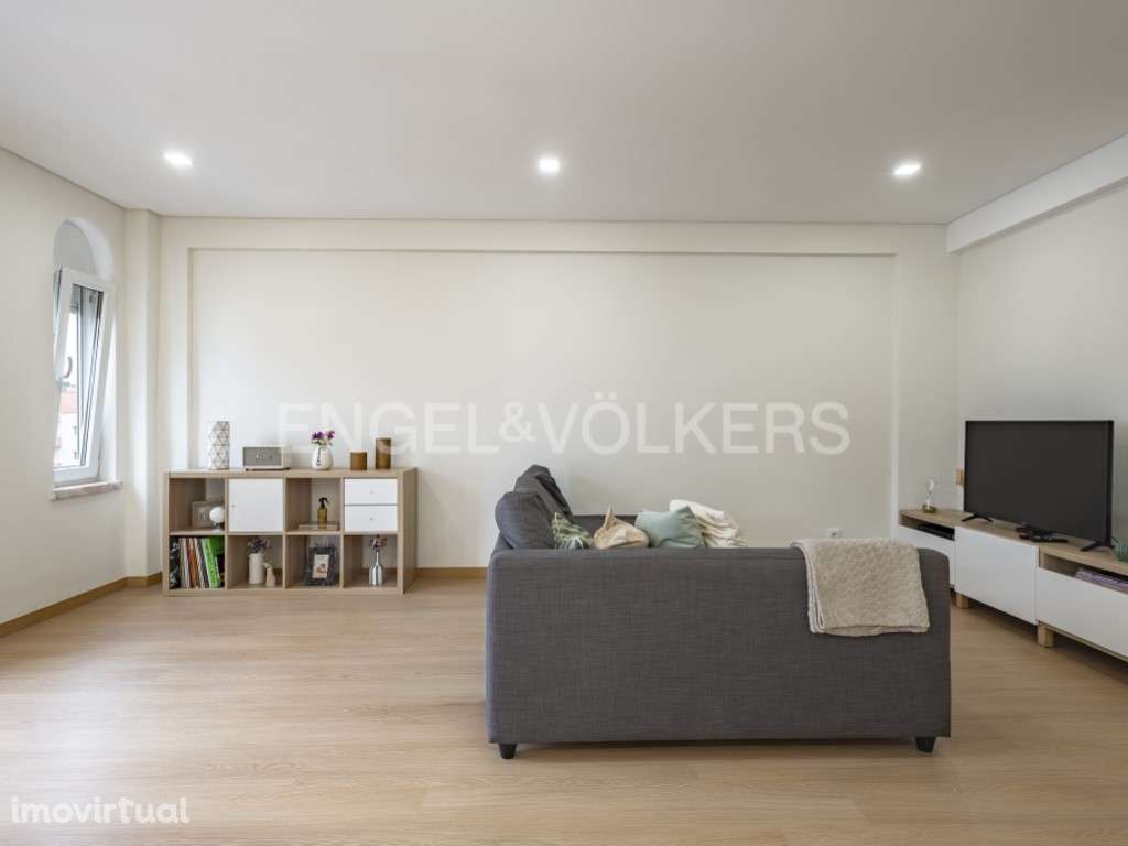 T4 Duplex Remodelado em Barcarena - Grande imagem: 3/30