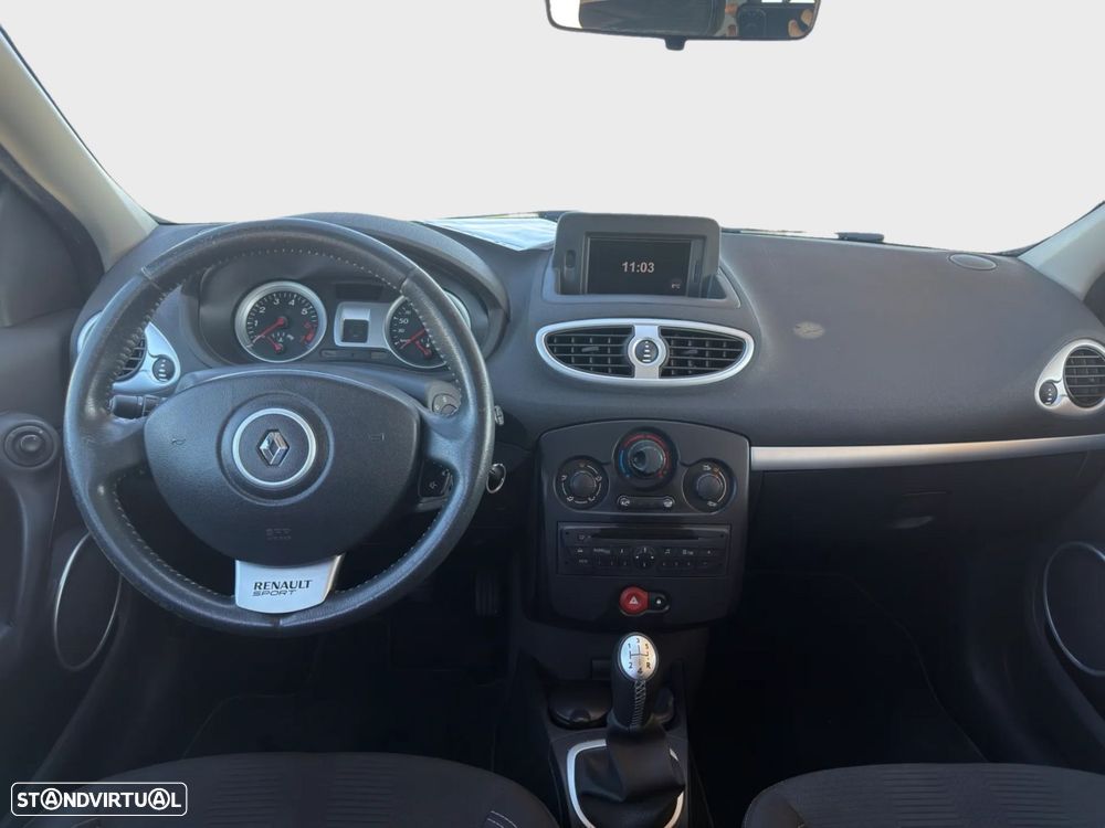 Renault Clio 1.2 16V Fairway - 11