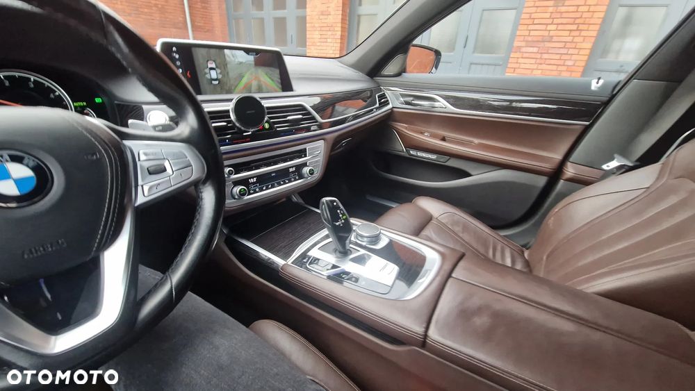 BMW Seria 7 740d xDrive - 22
