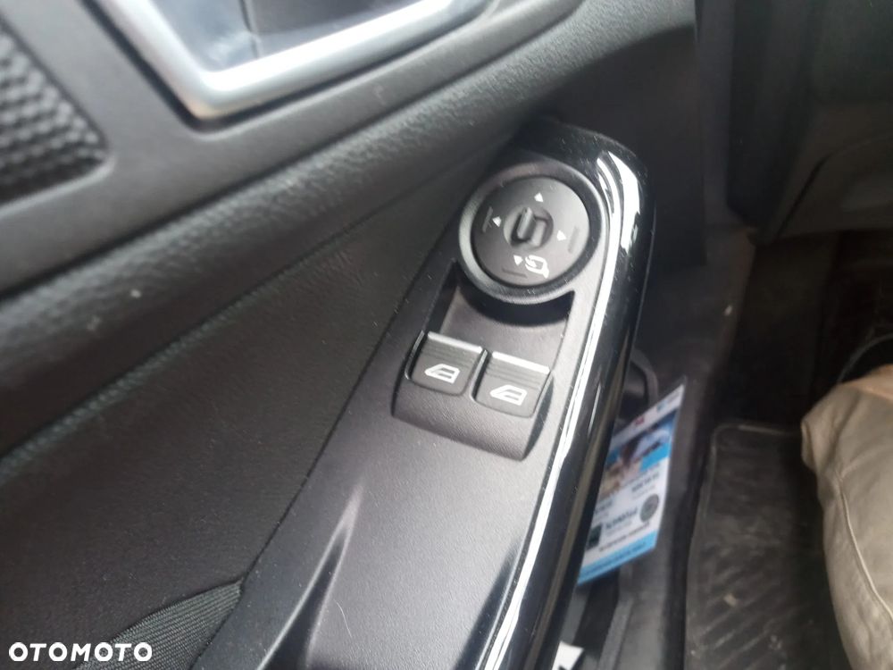 Ford Fiesta 1.0 EcoBoost S&S TITANIUM - 16