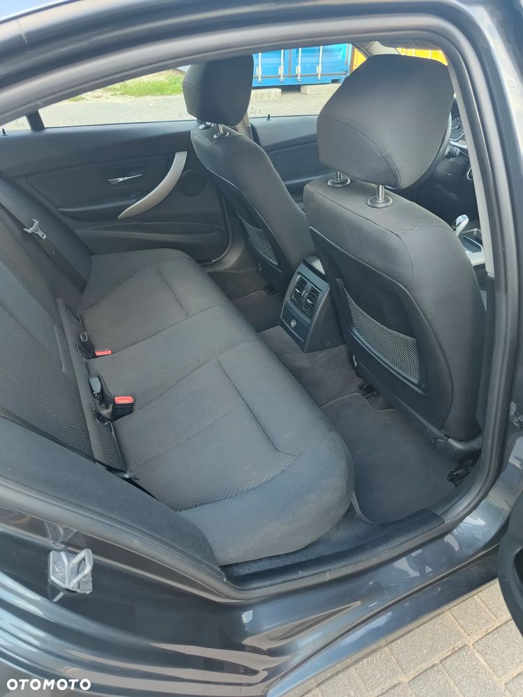 BMW Seria 3 318d - 13