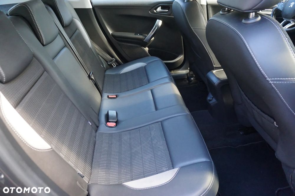 Peugeot 2008 1.2 Pure Tech Allure S&S - 14