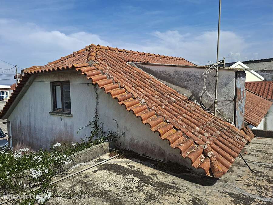 Moradia T2, com logradouro e anexos, a 5 min. da praia, Atalaia - Grande imagem: 2/23