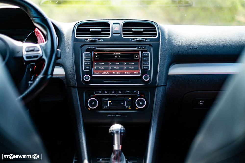 VW Golf 2.0 GTI DSG adidas - 25