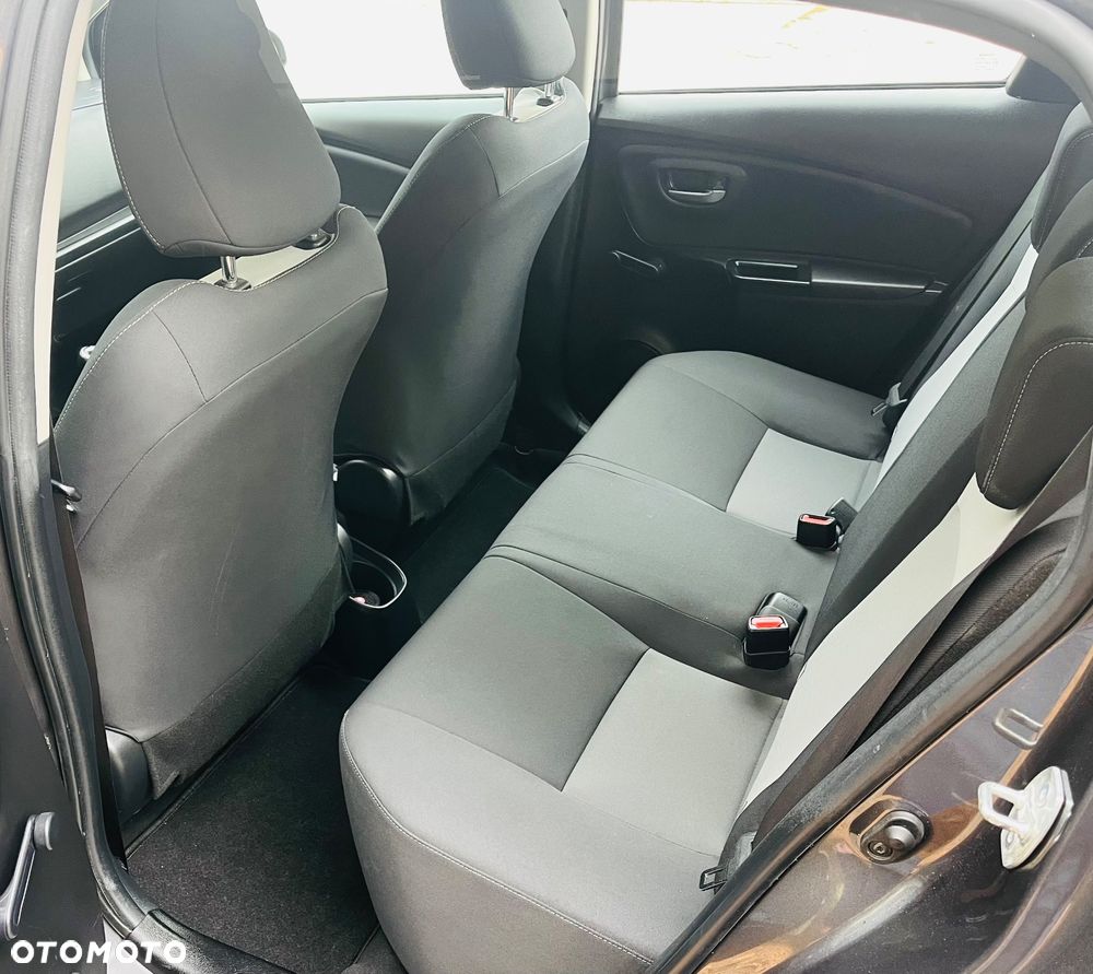 Toyota Yaris 1.5 Dynamic - 11
