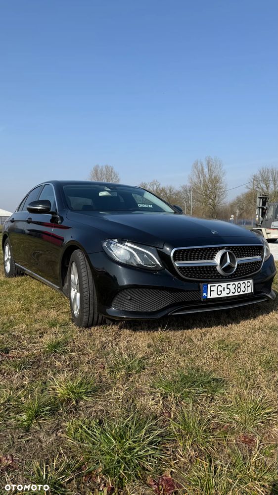Mercedes-Benz Klasa E ver-220-d-4--matic-9g--tronic - 1