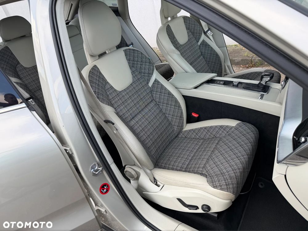 Volvo XC 60 D4 AWD Momentum - 23