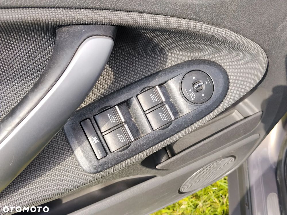 Ford Kuga 2.0 TDCi 2x4 Trend - 26