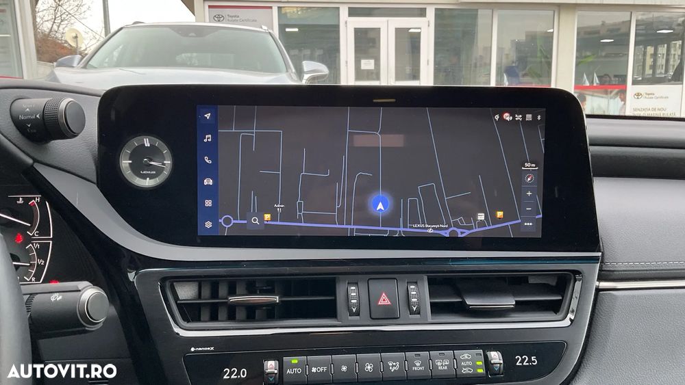 Lexus Seria ES 300h 2.5 TNGA HV 25H- 4X2 CVT Luxury - 17