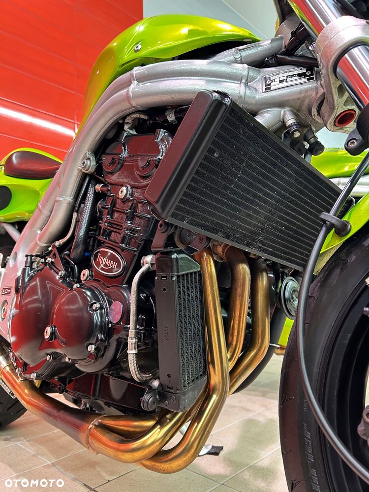 Triumph T - 6