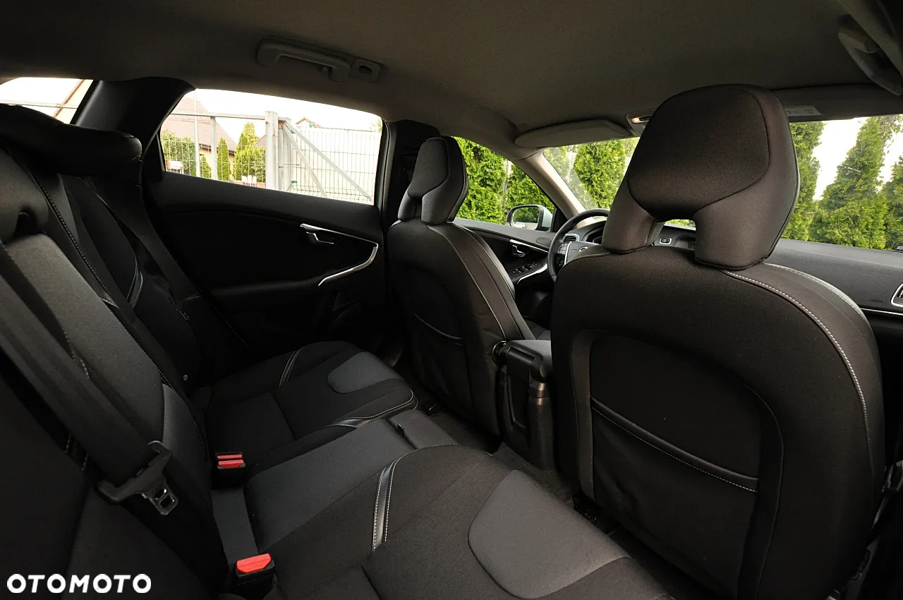 Volvo V40 D2 Momentum - 17