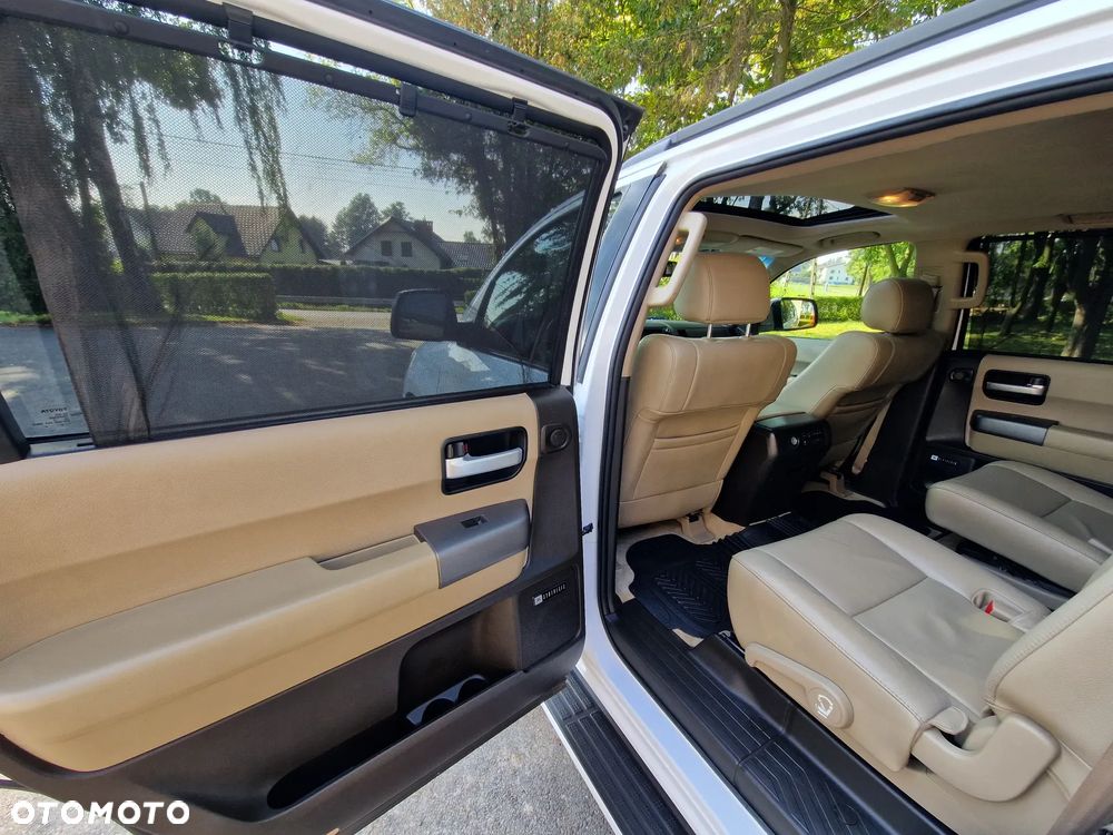 Toyota Sequoia - 12