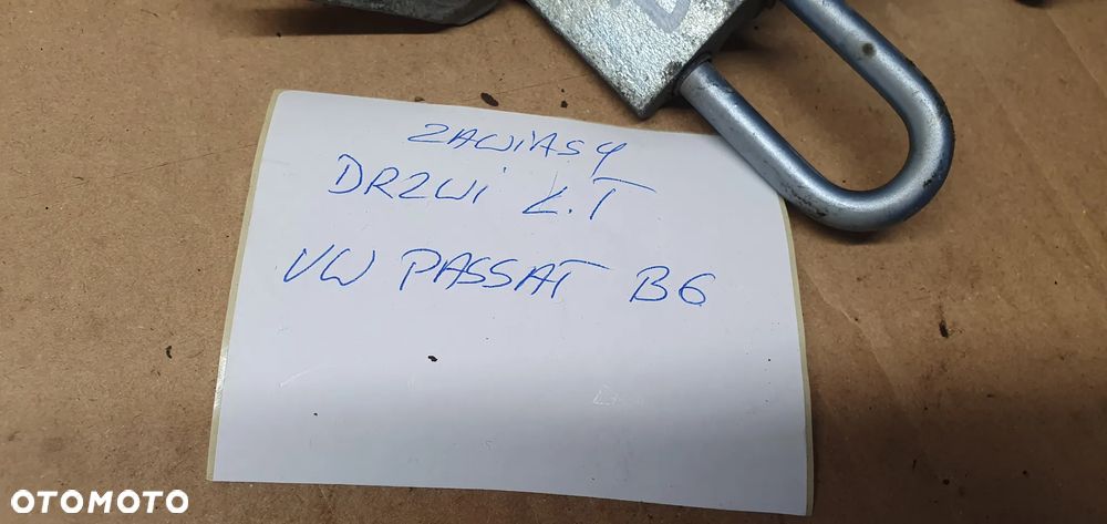 Zawias zawiasy drzwi lewy tył para VW Passat B6 - 6