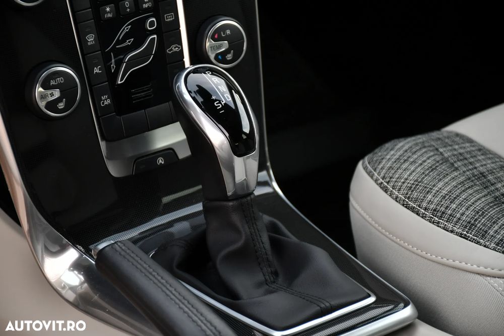 Volvo V40 D4 Geartronic Inscription - 24