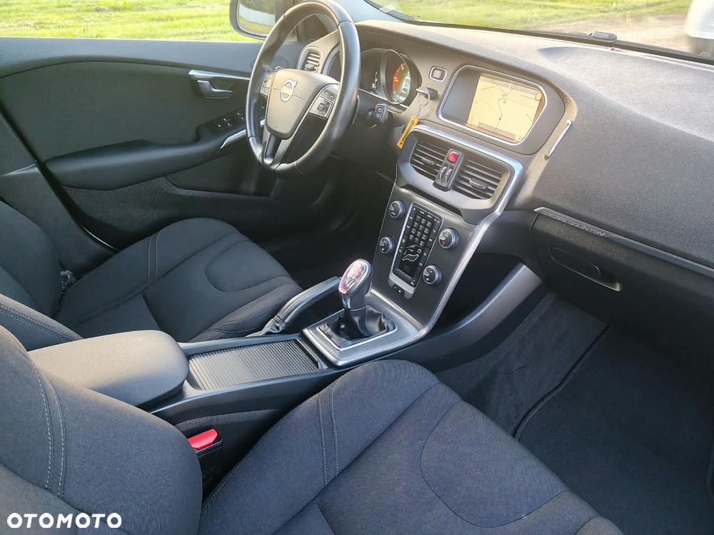 Volvo V40 Cross Country - 32