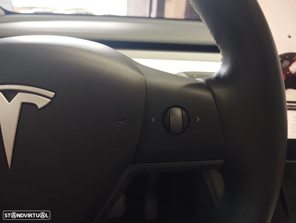 Tesla Model Y Long-Range RWD — fotografia 22