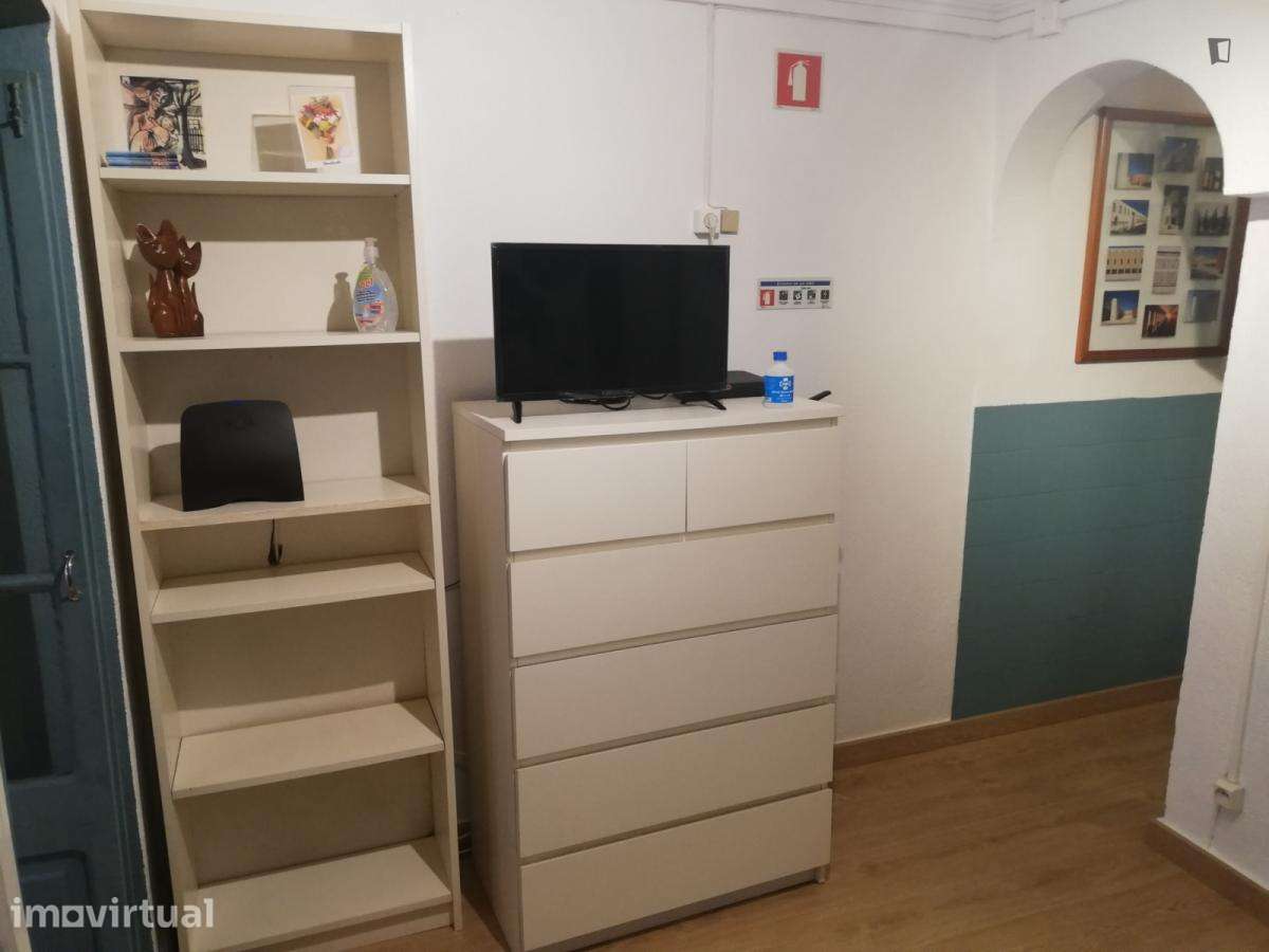Apartamento com 1 quartos - localizado em Rato Lisbon - Grande imagem: 3/26