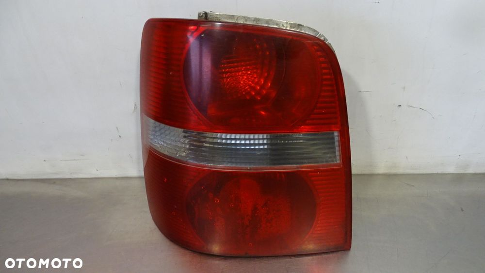LAMPA LEWA TYLNA VOLKSWAGEN TOURAN I 1.9 - 1
