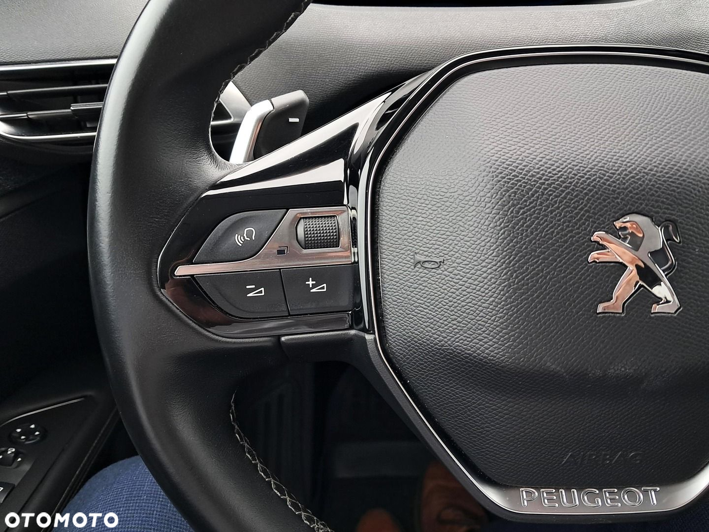 Peugeot 3008 1.6 PureTech GPF Allure S&S EAT8 - 17